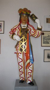 Die Originalfigur aus Holz in der Zunftstube der Narrenzunft Schömberg